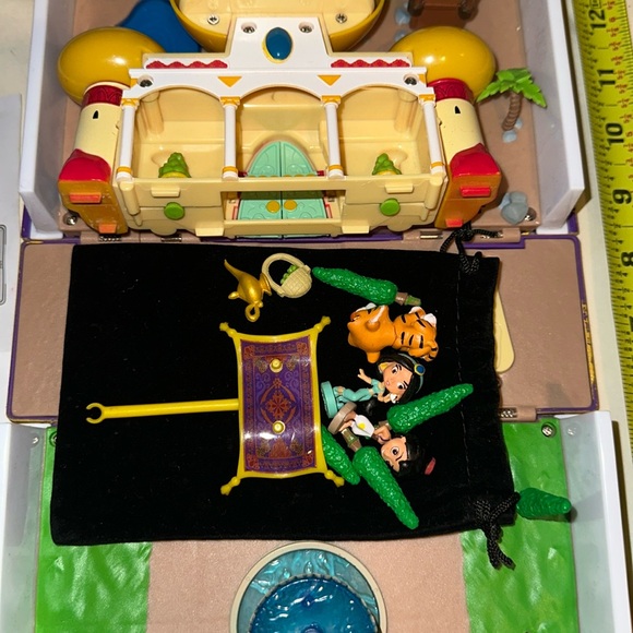 DISNEYPARKS EXCLUSIVE- JASMIN STORYBOOK PLAYSET - Picture 10 of 12